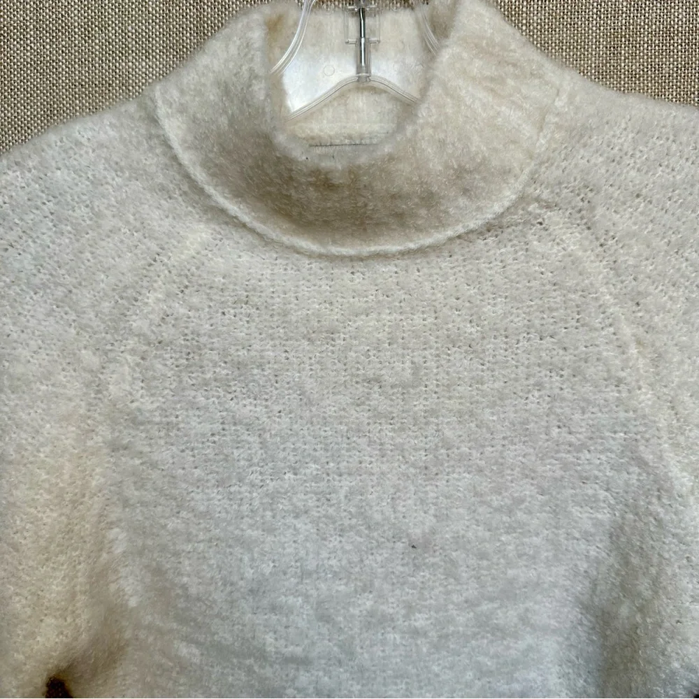 🤍UO Avril Cropped Mock Neck Jumper🤍 - Picture 9 of 11